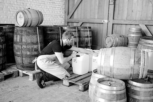 為應對醫(yī)療用品需求 比利時啤酒廠轉(zhuǎn)產(chǎn)醫(yī)用酒精